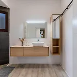 Charming And Stylish In Downtown Appartamento