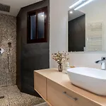 Charming And Stylish In Downtown *